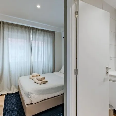 Апартаменты Lovely Fully Equipped Near Subway N4