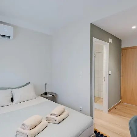Апартаменты Lovely Fully Equipped Near Subway N4 Лиссабон