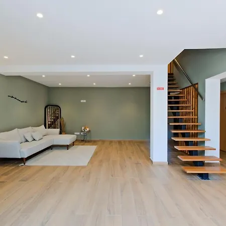 Lovely Fully Equipped Near Subway N4 アパート