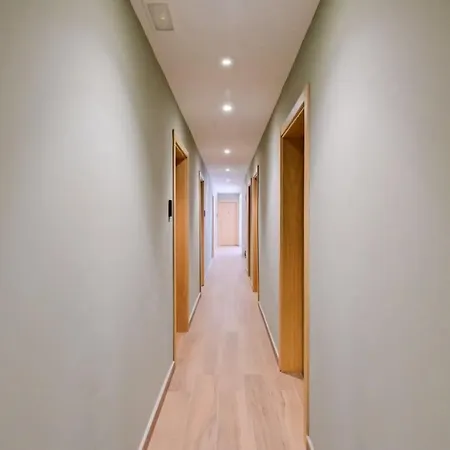 Lovely Fully Equipped Near Subway N4 דירה *